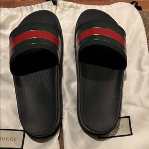 Mens Authentic Gucci slides size 7